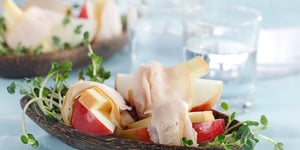Photo de la Recette: BOUCHÉES DE POMME CROQUANTE, OKA ET POITRINE DE DINDE