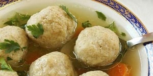 Photo de la Recette: Bouillon aux Boulettes de Pain Azyme