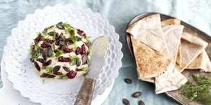 Photo de la Recette: Boules de Fromage Végétal à L'aneth, Canneberges et Graines de Tournesol