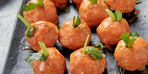 Photo de la Recette: Boulettes de Poulet Buffalo pour L’Halloween