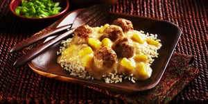 Photo de la Recette: Boulettes de Poulet dans une Sauce aux Ananas et aux Prunes