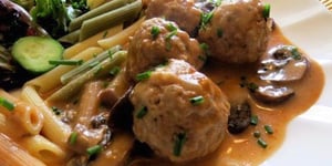 Boulettes de Veau à L’aneth, Sauce aux Champignons à la Crème de Messidor