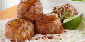 Photo de la Recette: Boulettes de viande à la sauce thaïlandaise piquante