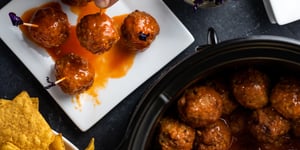 BOULETTES DE VIANDE PIQUANTES AU MIEL À LA MIJOTEUSE