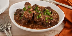 Bouts de Côtes à la Sauce Barbecue et à la Moutarde de Dijon Braisés au Four