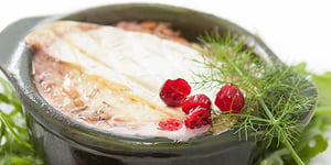 Photo de la Recette: Brie au Four avec la Sauce aux Canneberges Québec