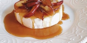 Photo de la Recette: BRIE D’ICI FONDANT AUX POMMES CARAMÉLISÉES À L’ÉRABLE