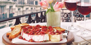 BRIE PRÉSIDENT CUIT AU FOUR GARNI DE RAISINS ROUGES ET DE PACANES