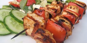 Brochette de Poulet à la Grecque