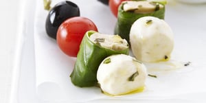 Brochettes au Poulet et Insalata Caprese