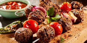 Brochettes de Boulettes de Viande aux Tomates Cerises