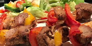 Brochettes de Porc et Salade