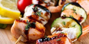 Brochettes de Saint-Jacques et Crevettes au Bacon