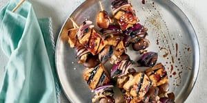 Brochettes de Tofu Tamari, Sésame et Orange