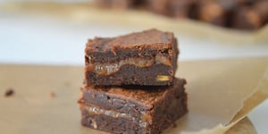 Photo de la Recette: Brownie Fourré Caramel au Beurre Salé {sans gluten}