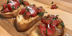 Bruschetta Italienne aux Tomates sur Croutons à l'ail Maison
