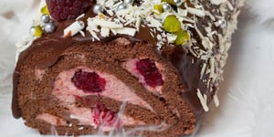 Photo de la Recette: Bûche Chocolat Framboises  ( Peu Coûteux )