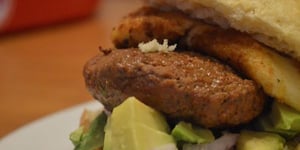 Photo de la Recette: Burgers au Babybel et à L’avocat Recette Décadente