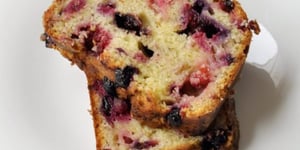 Photo de la Recette: CAKE AU CREAM CHEESE ET AUX FRUITS ROUGES