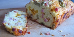 CAKE AU JAMBON ET AUX OLIVES FARCIES