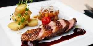 Photo de la Recette: Canard aux Poires, Chocolat et Piment D'espelette