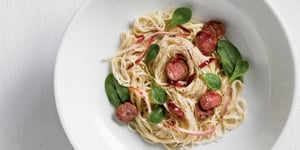 Photo de la Recette: Capellinis au Saucisson, Miel, Endives et Verdure