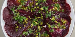 Photo de la Recette: Carpaccio de Betteraves Crapaudines aux Pistaches