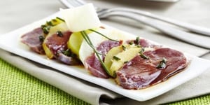 Photo de la Recette: Carpaccio de Magret de Canard, Pommes Fruit et Pommes de Terre (menu St-Valentin)