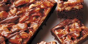 Photo de la Recette: Carrés au Chocolat, au Caramel et aux Pacanes