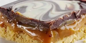 Photo de la Recette: CARRES FONDANTS AU CARAMEL