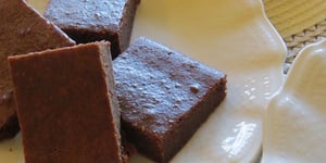 Carrés Tendres, Purée de Dattes et Chocolat