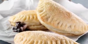 Photo de la Recette: CHAUSSONS AUX BLEUETS ET AU FROMAGE À LA CRÈME