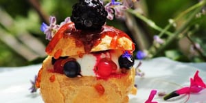 Photo de la Recette: Choux à la Crème et Fruits Rouges
