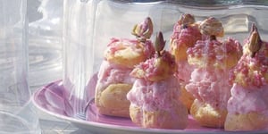 Photo de la Recette: Choux à la Crème Fraise-Rose