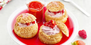 Choux Crème Fouettée Fraises et Framboises