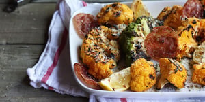 Photo de la Recette: CHOUX-FLEURS GRILLÉS ET CHIPS DE SALAMI