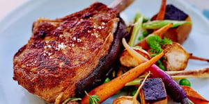 Photo de la Recette: Côte de Veau à la Crème et Légumes Rôtis