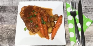 Côtelette de Porc Sauce Tomate et Légumes