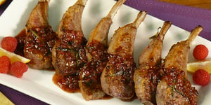 Côtelettes D'agneau Grillées et Sauce à la Moutarde, Érable et Framboise