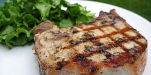 Photo de la Recette: CÔTELETTES DE PORC À LA SAUGE
