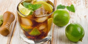 Photo de la Recette: Cocktail au Rhum Ambré et Tisane à la Verveine