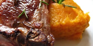 Photo de la Recette: Côtes D'agneau au Romarin, Purée de Patate Douce