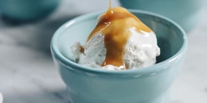 Crème Glacée au Brie D’ici, Sauce Caramel à L’érable