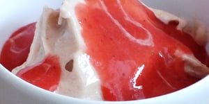 Photo de la Recette: Crème Glacée de Bananes avec Coulis de Fraises du Québec