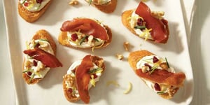 Photo de la Recette: Croûtons Crémeux aux Canneberges et au Jambon de Parme