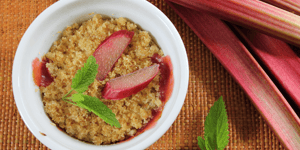 Crumble Fraise, Rhubarbe et Noisettes