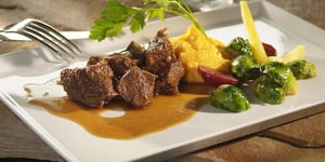 Photo de la Recette: CUBES DE VEAU DE GRAIN DU QUÉBEC BRAISÉS AU MIEL ET AU CURRY