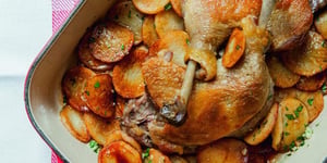 Photo de la Recette: CUISSE DE CANARD CONFITE, ET POMMES SARLADAISES