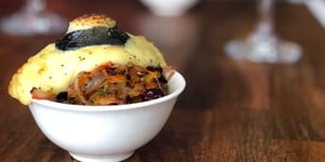 Photo de la Recette: Dinde Effilochée, Purée de Panais, Légumes et Cendré de Chèvre