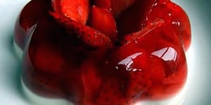 Photo de la Recette: Duo de Panna Cotta et Fraises à la Rose pour un Saint Valentin